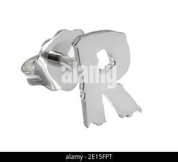 Contour d'oreille à l'alphabet argenté conçu par Wendy Brandes photographié sur un arrière-plan blanc Banque D'Images