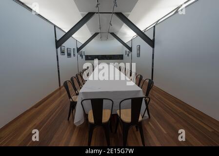 Une photo grand angle d'une salle de dégustation dans un vignoble australien. Banque D'Images