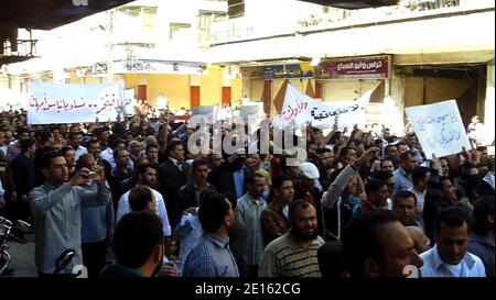 La vidéo amateur non datée montre des manifestations pour plus de liberté et contre le régime syrien à Baniyas, Syrie, le 14 avril 2011. Photo par ABACAPRESS.COM Banque D'Images