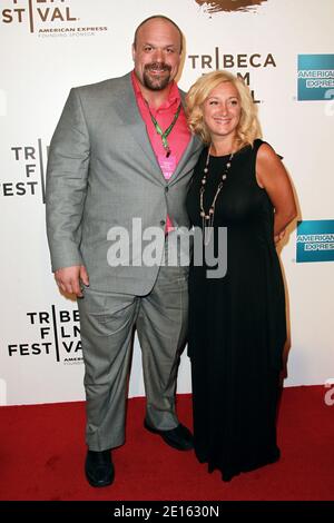 Hugo Girard et son invité assistent à la première soirée d'ouverture de 'The Union' au Tribeca film Festival 2011 au jardin d'hiver du World Financial Center Plaza à New York City, NY, USA, le 20 avril 2011. Photo par Elizabeth Pantaleo/ABACAUSA.COM Banque D'Images