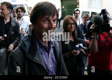 Nicolas Hulot, candidat déclaré pour l'élection présidentielle arrive à un débat organisé par le collectif de "l'appel du 21 avril" à Paris, France, le 21 avril 2011. Ce collectif réclame un candidat unique sur le parti de gauche et demande que tous les candidats ont commencé par un "pacte générationnel". Photo de Stephane Lemouton/ABACAPRESS.COM Banque D'Images