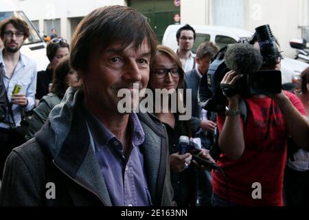 Nicolas Hulot, candidat déclaré pour l'élection présidentielle arrive à un débat organisé par le collectif de "l'appel du 21 avril" à Paris, France, le 21 avril 2011. Ce collectif réclame un candidat unique sur le parti de gauche et demande que tous les candidats ont commencé par un "pacte générationnel". Photo de Stephane Lemouton/ABACAPRESS.COM Banque D'Images