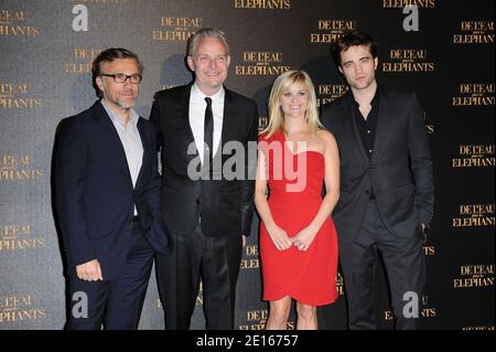 Christoph Waltz, Francis Lawrence, Reese Witherspoon et Robert Pattinson assistent à la première de "l'eau pour les éléphants" qui s'est tenue au Grand Rex à Paris, France, le 28 avril 2011. Photo de Nicolas Briquet/ABACAPRESS.COM Banque D'Images