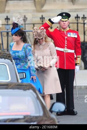 La princesse Beatrice et la princesse Eugénie arrivent à l'abbaye de Westminster pour le mariage du prince William à Kate Middleton, à Londres, au Royaume-Uni, le 29 avril 2011. Photo de Frédéric Nebinger/ABACAPRESS.COM Banque D'Images