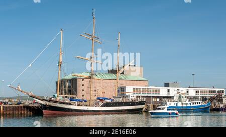 WEYMOUTH, DORSET, Royaume-Uni - 15 MARS 2009 : le talent TS Pelican amarré dans le vieux port Banque D'Images