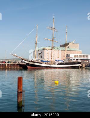 WEYMOUTH, DORSET, Royaume-Uni - 15 MARS 2009 : le talent TS Pelican amarré dans le vieux port Banque D'Images