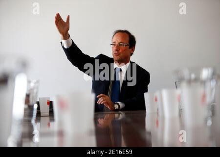 Candidat aux élections primaires 2012 du Parti socialiste français (PS) François Hollande lors de sa visite à Bruxelles, Belgique, le 5 mai 201. Photo de Jean-Luc Luyssen/ABACAPRESS.COM Banque D'Images