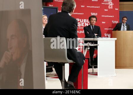 Jack Lang est photographié lors d'une journée consacrée au 30e anniversaire de l'élection du président français François Mitterrand, au Sénat, à Paris, le 06 mai 2011. (Une photographie de François Mitterrand est vue en arrière-plan). Photo de Stephane Lemouton/ABACAPRESS.COM Banque D'Images