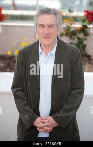 Le Président du jury du long métrage, l'acteur américain Robert de Niro posant à un photocall dans le cadre du 64ème Festival international du film de Cannes, à l'Hôtel Carlton de Cannes, dans le sud de la France, le 11 mai 2011. Photo de Nicolas Genin/ABACAPRESS.COM Banque D'Images