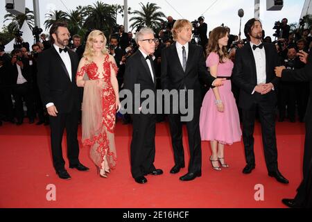 Woody Allen et la troupe arrivent pour la cérémonie d'ouverture du 64ème Festival International du film de Cannes et la projection du dernier film de Woody Allen, 'Hidnight in Paris', présenté hors compétition, à Cannes, en France, le 11 mai 2011. Photo de Hahn-Nebinger/ABACAPRESS.COM Banque D'Images