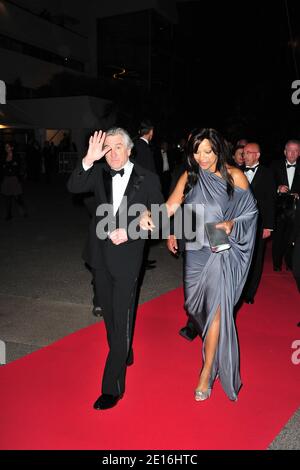 Robert de Niro et sa femme Grace Hightower arrivent pour le dîner de gala après la cérémonie d'ouverture du 64ème Festival international du film de Cannes, à l'Hôtel Majestic Barriere à Cannes, dans le sud de la France, le 11 mai 2011. Photo de Hahn-Nebinger/ABACAPRESS.COM Banque D'Images