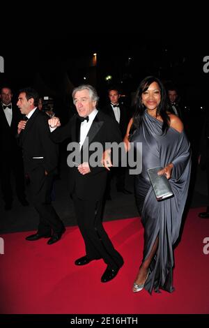 Robert de Niro et sa femme Grace Hightower arrivent pour le dîner de gala après la cérémonie d'ouverture du 64ème Festival international du film de Cannes, à l'Hôtel Majestic Barriere à Cannes, dans le sud de la France, le 11 mai 2011. Photo de Hahn-Nebinger/ABACAPRESS.COM Banque D'Images