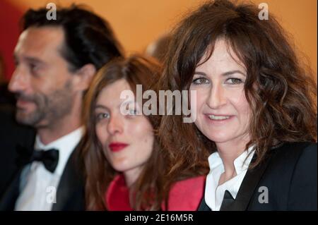 Valérie Donzelli et Valerie Lemercier arrivent pour la projection du dernier film de Maiwenn 'Polisse' présenté en compétition dans la section des longs métrages dans le cadre du 64ème Festival International du film de Cannes, au Palais des Festivals à Cannes, dans le sud de la France, le 13 mai 2011. Photo de Nicolas Genin/ABACAPRESS.COM Banque D'Images