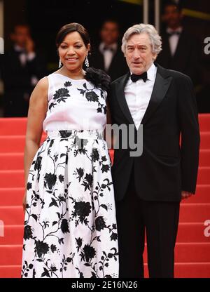 Robert de Niro et sa femme Grace Hightower arrivent pour la projection de 'Pirates des Caraïbes: On Stranger Tides' présentés hors compétition dans le cadre du 64ème Festival International du film de Cannes, au Palais des Festivals à Cannes, dans le sud de la France, le 14 mai 2011. Photo de Hahn-Nebinger-Genin/ABACAPRESS.COM Banque D'Images