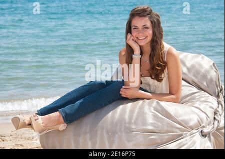 Allie Haze (Emmanuelle 3D) pose lors du 64ème Festival International du film de Cannes, qui s'est tenu à la plage Majestic à Cannes, dans le sud de la France, le 15 mai 2011. Photo de Nicolas Genin/ABACAPRESS.COM Banque D'Images