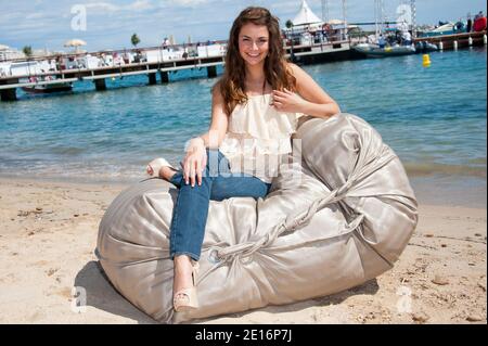 Allie Haze (Emmanuelle 3D) pose lors du 64ème Festival International du film de Cannes, qui s'est tenu à la plage Majestic à Cannes, dans le sud de la France, le 15 mai 2011. Photo de Nicolas Genin/ABACAPRESS.COM Banque D'Images