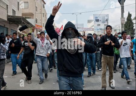 De violents affrontements ont éclaté près du point de contrôle de Qalandiya, passant entre Ramallah et Jérusalem-est annexée, tandis que des milliers de personnes ont protesté contre la Nakba de la création d'Israël en 1948. Plus de 3,000 policiers et policiers aux frontières étaient en état d'alerte dans tout le pays dimanche, alors que les Palestiniens et les Arabes israéliens ont organisé une série d'événements pour marquer l'anniversaire de la fondation d'Israël en 1948, communément appelé en arabe « nakba » ou « catastrophe ». Photo d'Arnaud Finistre/ABACAPRESS.COM Banque D'Images