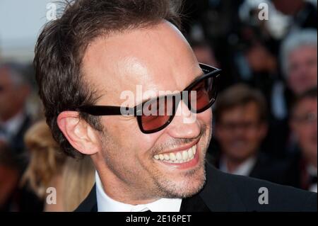 Vincent Perez arrive pour la projection de "l'artiste" présenté en compétition dans la section des longs métrages dans le cadre du 64ème Festival International du film de Cannes, au Palais des Festivals de Cannes, dans le sud de la France, le 15 mai 2011. Photo de Nicolas Genin/ABACAPRESS.COM Banque D'Images