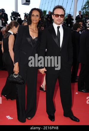 Karine Silla et Vincent Perez arrivent pour la projection de 'l'artiste' présentée en compétition dans la section des longs métrages dans le cadre du 64ème Festival International du film de Cannes, au Palais des Festivals de Cannes, dans le sud de la France, le 15 mai 2011. Photo de Hahn-Nebinger-Genin/ABACAPRESS.COM Banque D'Images