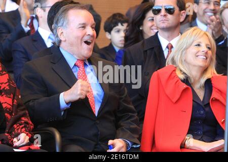 Richard M. Daley et Jill Biden lors des cérémonies inaugurales du maire élu de Chicago Rahm Emanuel. Rahm Emanuel, ancien chef d'état-major de la Maison blanche, a prêté serment comme maire de Chicago lors d'une cérémonie inaugurale qui a inclus des politiciens et des membres de la famille au Millenium Park à Chicago, Illinois, le 16 mai 2011. Photo par Alexandra Buxbaum/ABACAPRESS.COM Banque D'Images