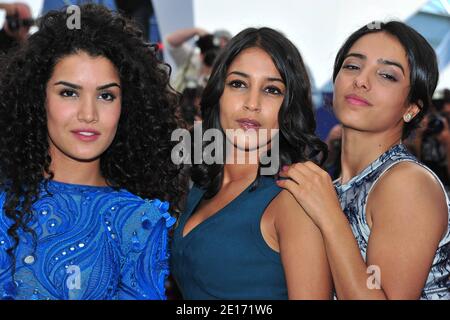 (G-D) Sabrina Ouazani, Leila Bekhti et Hafsia Herzi lors d'une photo pour le film 'The Source' (titre original : 'La Source des femmes') présenté en compétition dans la section longs métrages dans le cadre du 64ème Festival international du film de Cannes, au Palais des Festivals de Cannes, dans le sud de la France, le 21 mai 2011. Photo de Hahn-Nebinger-Genin/ABACAPRESS.COM Banque D'Images