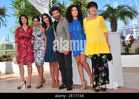 (G-D) Hiam Abbas, Hafsia Herzi, Leila Bekhti, le directeur Radu Mihaileanu, Sabrina Ouazani et Biyouna lors d'une photo pour le film "The Source" (titre original : 'La Source des femmes') présenté en compétition dans la section longs métrages dans le cadre du 64ème Festival international du film de Cannes, au Palais des Festivals de Cannes, dans le sud de la France, le 21 mai 2011. Photo de Hahn-Nebinger-Genin/ABACAPRESS.COM Banque D'Images