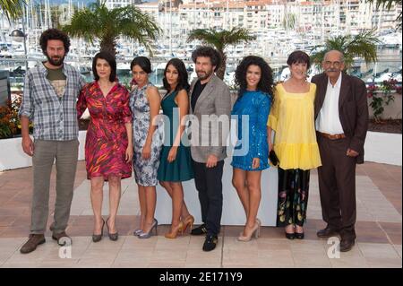 (G-D) Saleh Bakri, Hiam Abbas, Hafsia Herzi, Leila Bekhti, directrice Radu Mihaileanu, Sabrina Ouazani, Biyouna et Mohamed Maid lors d'un photocall pour le film "The Source" (titre original: 'La Source des femmes') présenté en compétition dans la section longs métrages dans le cadre du 64ème Festival international du film de Cannes, au Palais des Festivals de Cannes, dans le sud de la France, le 21 mai 2011. Photo de Hahn-Nebinger-Genin/ABACAPRESS.COM Banque D'Images