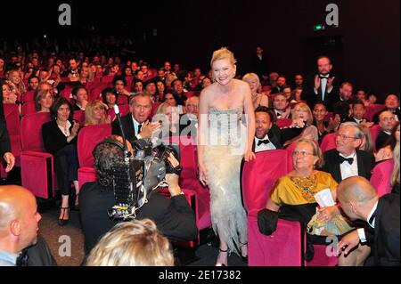 Kirsten Dunst reçoit la meilleure performance d'une actrice lors de la cérémonie de remise des prix du 64ème Festival International du film de Cannes, au Palais des Festivals de Cannes, dans le sud de la France, le 22 mai 2011. Photo de Hahn-Nebinger-Genin/ABACAPRESS.COM Banque D'Images