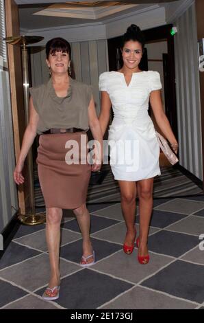 EXCLUSIF. L'actrice française Sabrina Ouazani et Biyouna à l'Hôtel Martinez à Cannes, France le 21 mai 2011, alors qu'elle fait la promotion du film de Radu Mahaileanu, la Source des femmes, présenté en compétition pendant le 64ème Festival de Cannes. Photo de Jerome Domine/ABACAPRESS.COM Banque D'Images