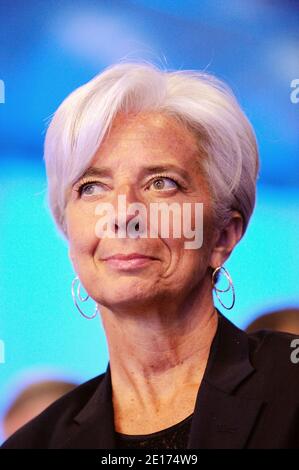 La ministre française de l'Economie et des Finances, Christine Lagarde, participe au forum eG8 à Paris, France le 24 mai 2011. Le forum eG8 réunira les dirigeants de l'Internet pour examiner et discuter de l'avenir de l'Internet et de la société. Photo de Jacques Witt/Pool/ABACAPRESS.COM Banque D'Images