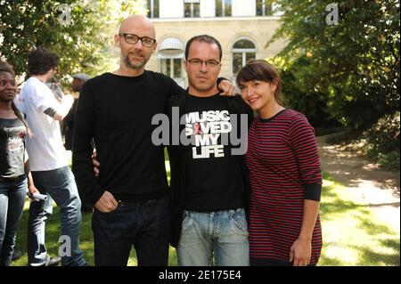 Moby, Luc Barruet et Emma de Caunes participant à la conférence de presse du festival annuel de la musique de bienfaisance et de collecte de fonds sur le SIDA 'Solidays' qui s'est tenu à l'Hôtel de la région Ile de France à Paris, France, le 25 mai 2011. Photo de Giancarlo Gorassini/ABACAPRESS.COM Banque D'Images