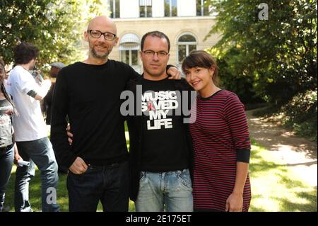 Moby, Luc Barruet et Emma de Caunes participant à la conférence de presse du festival annuel de la musique de bienfaisance et de collecte de fonds sur le SIDA 'Solidays' qui s'est tenu à l'Hôtel de la région Ile de France à Paris, France, le 25 mai 2011. Photo de Giancarlo Gorassini/ABACAPRESS.COM Banque D'Images