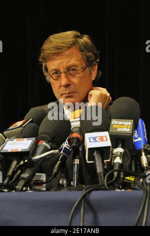 Sébastien Bazin, propriétaire de PSG, lors d'une conférence de presse pour confirmer qu'un groupe d'investissement qatari est devenu un actionnaire majeur de la tenue de Ligue 1. Au Parc des Princes à Paris, France, le 31 mai 2011. Qatar Sports Investments a acquis une participation de 70 % dans Paris Saint-Germain . Photo de Thierry Plessis/ABACAPRESS.COM Banque D'Images