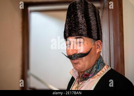 Les acteurs du théâtre d'État Lezgi Drama jouent à Arshin mal Alan à Qusar, en Azerbaïdjan Banque D'Images