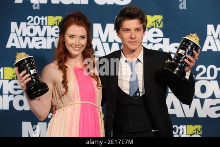 Bryce Dallas Howard et Xavier Samuel posent dans la salle de presse lors des MTV Movie Awards 2011 à l'amphithéâtre Gibson le 5 juin 2011 à Los Angeles, Californie. Photo de Lionel Hahn/ABACAPRESS.COM Banque D'Images