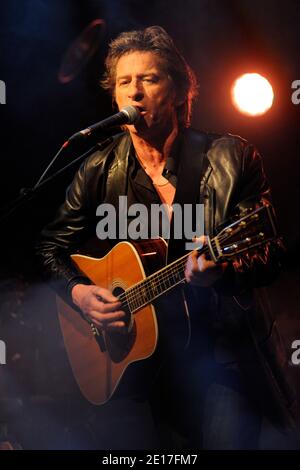 Hubert-Felix Thiefaine se produit en direct à la Fleche d'Or à Paris, France, le 6 juin 2011. Photo d'Alban Wyters/ABACAPRESS.COM Banque D'Images