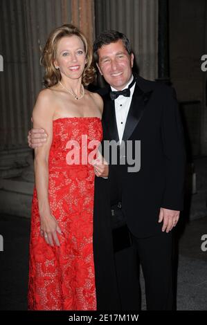 Susan Tolson et Charles Rivkin participant au dîner de gala de la Charité « liaisons au Louvre » au Musée du Louvre à Paris, France, le 14 juin 2011. Photo de Nicolas Briquet/ABACAPRESS.COM Banque D'Images