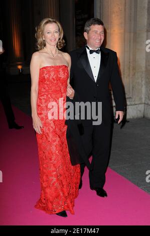 Susan Tolson et Charles Rivkin participant au dîner de gala de la Charité « liaisons au Louvre » au Musée du Louvre à Paris, France, le 14 juin 2011. Photo de Nicolas Briquet/ABACAPRESS.COM Banque D'Images