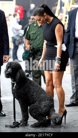 Le modèle Heidi Klum et Kim Kardashian marchant et posant avant de regarder la série télévisée "Project Runway" à Battery Park, New York City, NY, USA le 24 juin 2011.photo par Stefano Coles/ABACAPRESS.COM Banque D'Images