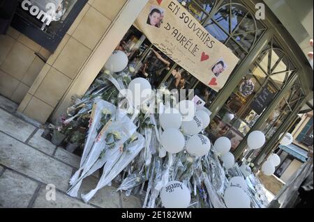 Mars et hommage à Aurelie Fouche à Cagnes sur Mer, dans le sud de la France, le 28 juin 2011 en présence de ses parents, de sa famille et de ses amis. Aurelie Fouche, jeune mère de 21 ans, enlevée et assassinée, dont le corps a été retrouvé la semaine dernière sur des terres agricoles. Photo de Patrice Maxante/Pixel Press/ABACAPRESS.COM Banque D'Images