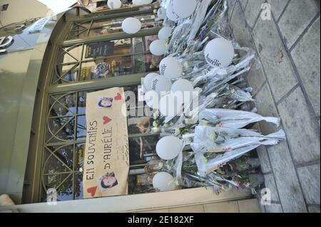 Mars et hommage à Aurelie Fouche à Cagnes sur Mer, dans le sud de la France, le 28 juin 2011 en présence de ses parents, de sa famille et de ses amis. Aurelie Fouche, jeune mère de 21 ans, enlevée et assassinée, dont le corps a été retrouvé la semaine dernière sur des terres agricoles. Photo de Patrice Maxante/Pixel Press/ABACAPRESS.COM Banque D'Images