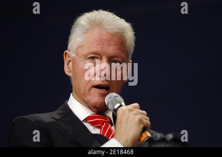 Le président Bill Clinton a ouvert la Clinton Global Initiative (CGI) America au Sheraton Chicago Hotel & Towers de Chicago, Illinois, États-Unis, le 29 juin 2011. Plus de 700 dirigeants d'entreprises, de sociétés à but non lucratif et de tous les ordres de gouvernement ont participé à cette réunion de deux jours, qui est le premier événement à se concentrer exclusivement sur la création d'emplois et la croissance économique aux États-Unis. Photo de Cindy Barrymore/ABACAPRESS.COM Banque D'Images