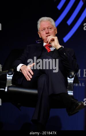 Le président Bill Clinton a ouvert la Clinton Global Initiative (CGI) America au Sheraton Chicago Hotel & Towers de Chicago, Illinois, États-Unis, le 29 juin 2011. Plus de 700 dirigeants d'entreprises, de sociétés à but non lucratif et de tous les ordres de gouvernement ont participé à cette réunion de deux jours, qui est le premier événement à se concentrer exclusivement sur la création d'emplois et la croissance économique aux États-Unis. Photo de Cindy Barrymore/ABACAPRESS.COM Banque D'Images