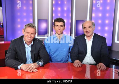 Stephane Beaudet, Maxime Brunerie, Eric Legros lors de l'enregistrement de l'émission vie privée, vie publique a Paris, France, le 19 mai 2011. Photo Max Colin/ABACAPRESS.COM Banque D'Images