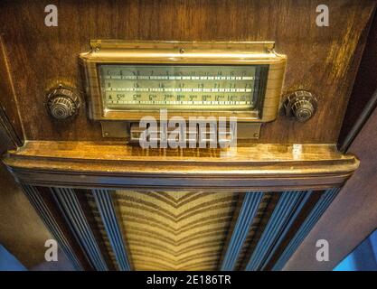 Radio ancienne en bois Banque D'Images