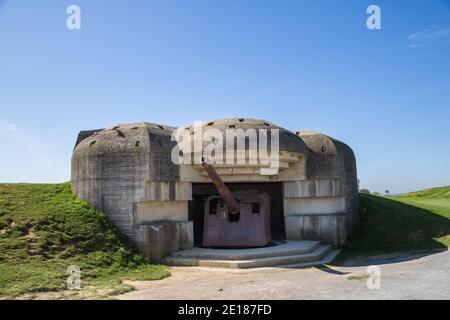 Vestiges de la batterie d'artillerie navale allemande de Longues-sur-Mer en Normandie, située entre les plages d'Omaha et d'Or. Banque D'Images