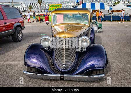 Daytona Beach, FL - 29 novembre 2020: 1933 DeSoto à un salon de voiture local. Banque D'Images