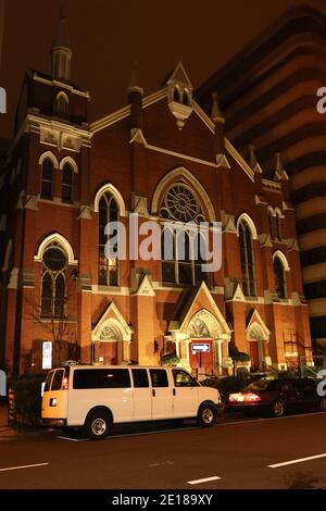 Washington, DC, États-Unis. 4 janvier 2021. Vue extérieure de l'église épiscopale méthodiste de l'Afrique métropolitaine à Washington, DC, actuellement sous surveillance policière après que l'église noire historique ait intenté un procès contre les fiers garçons après avoir brûlé la bannière de l'église Black Lives Matter lors d'une émeute de décembre. 4 janvier 2021. Crédit : Mpi34/Media Punch/Alamy Live News Banque D'Images