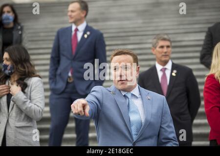 Pat Fallon, représentant des États-Unis (républicain du Texas), se joint aux autres membres du GOP du Congrès pour une photographie de groupe sur les marches East Front du Capitole des États-Unis à Washington, DC, le lundi 4 janvier 2021. Photo de Rod Lamkey/CNP/ABACAPRESS.COM Banque D'Images