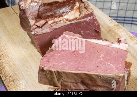 Viande de renne crue et fraîche en tranches épaisses Banque D'Images